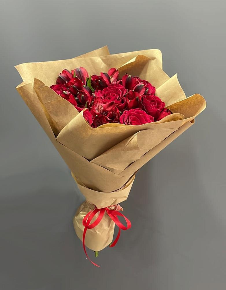 Букет цветов из: Альстромерии и Розы в Курсавке