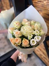 Букет цветов из:  Розы и Лизиантусы #REPLACE_PRED# Курсавке