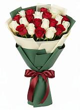 Букет Микс из красных и белых роз в Курсавке