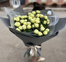 Букет Белые кустовые розы Солинеро в Курсавке