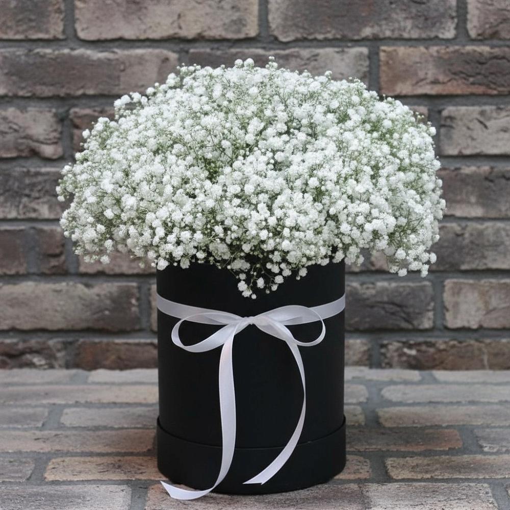 Цветочная композиция из Гипсофила в шляпной коробке в Курсавке