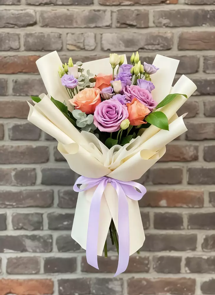 Букет цветов из: Лизиантусы и Розы в Курсавке