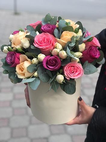Цветочная композиция из Розы в шляпной коробке в Курсавке