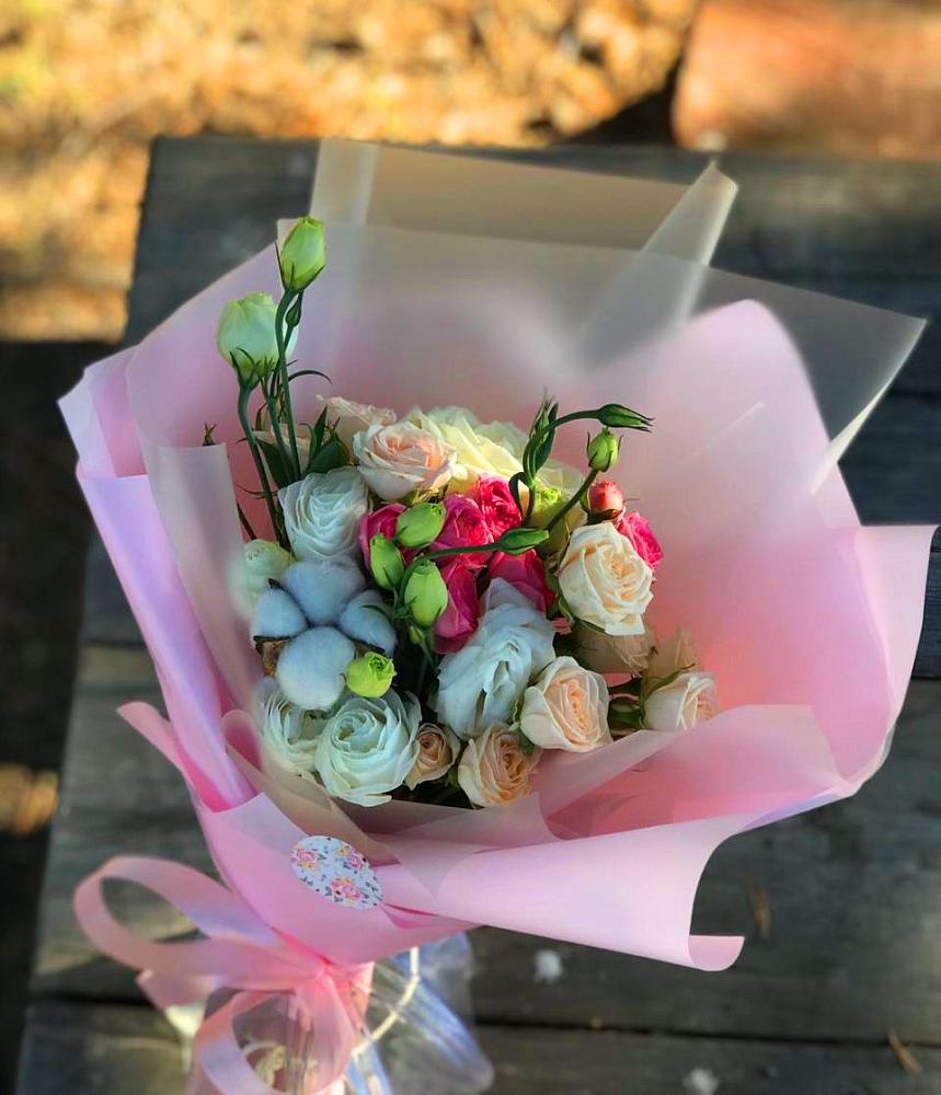 Букет цветов из: Розы и Лизиантусы в Курсавке