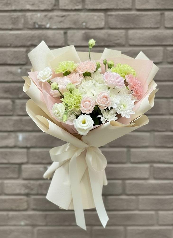 Букет цветов из: Гвоздики, Розы, Лизиантусы и Хризантемы в Курсавке