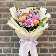 Букет цветов из:  Лизиантусы и Розы в Курсавке