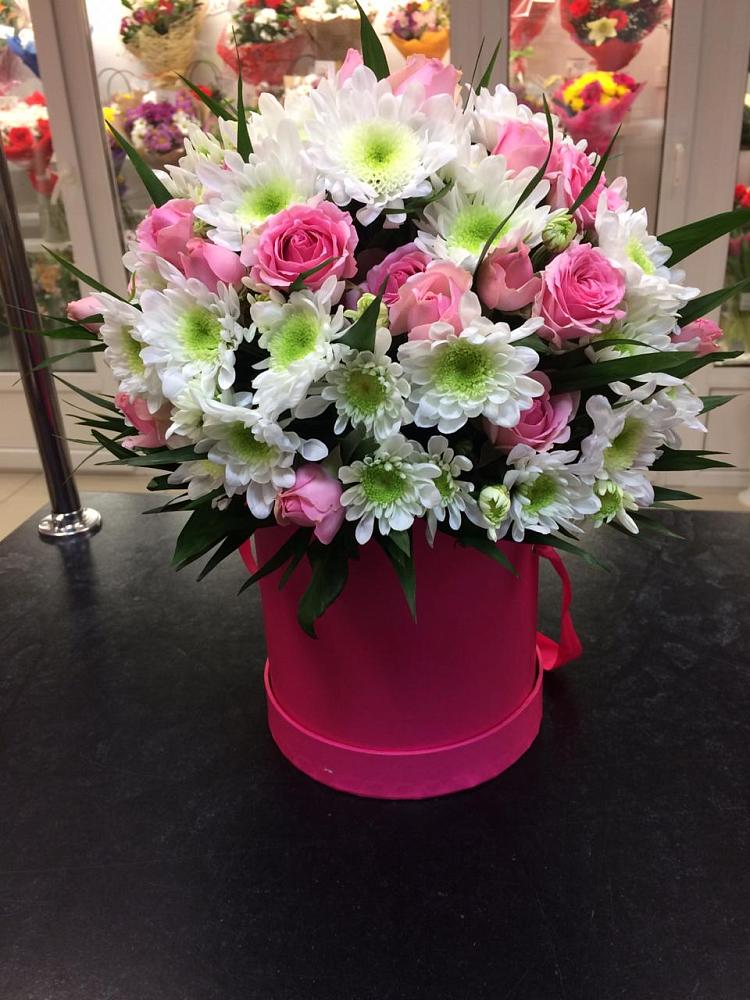 Цветочная композиция из Розы и Хризантемы в шляпной коробке в Курсавке