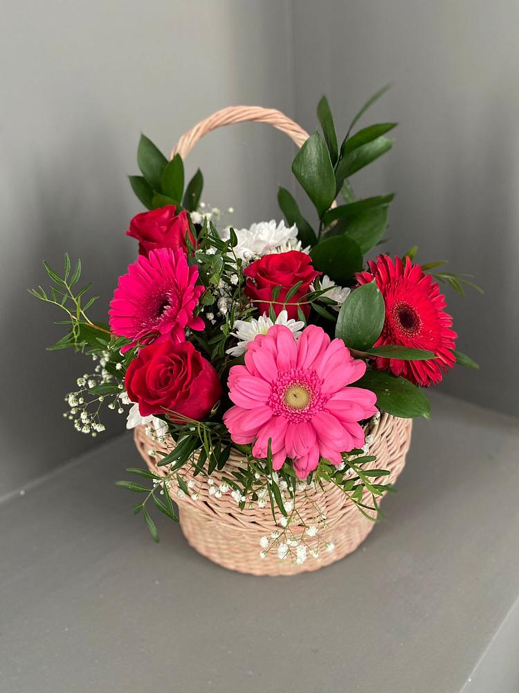 Цветочная композиция из Розы, Хризантемы и Герберы в корзине в Курсавке