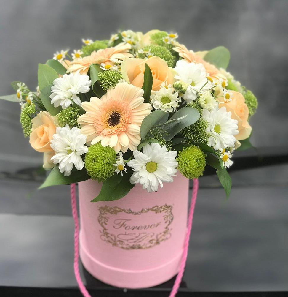 Цветочная композиция из Розы, Герберы и Хризантемы в шляпной коробке в Курсавке