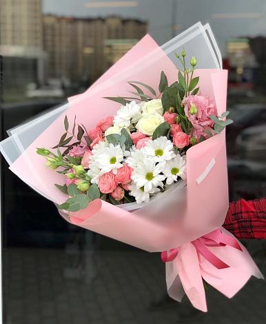 Букет цветов из: Розы, Лизиантусы и Хризантемы в Курсавке