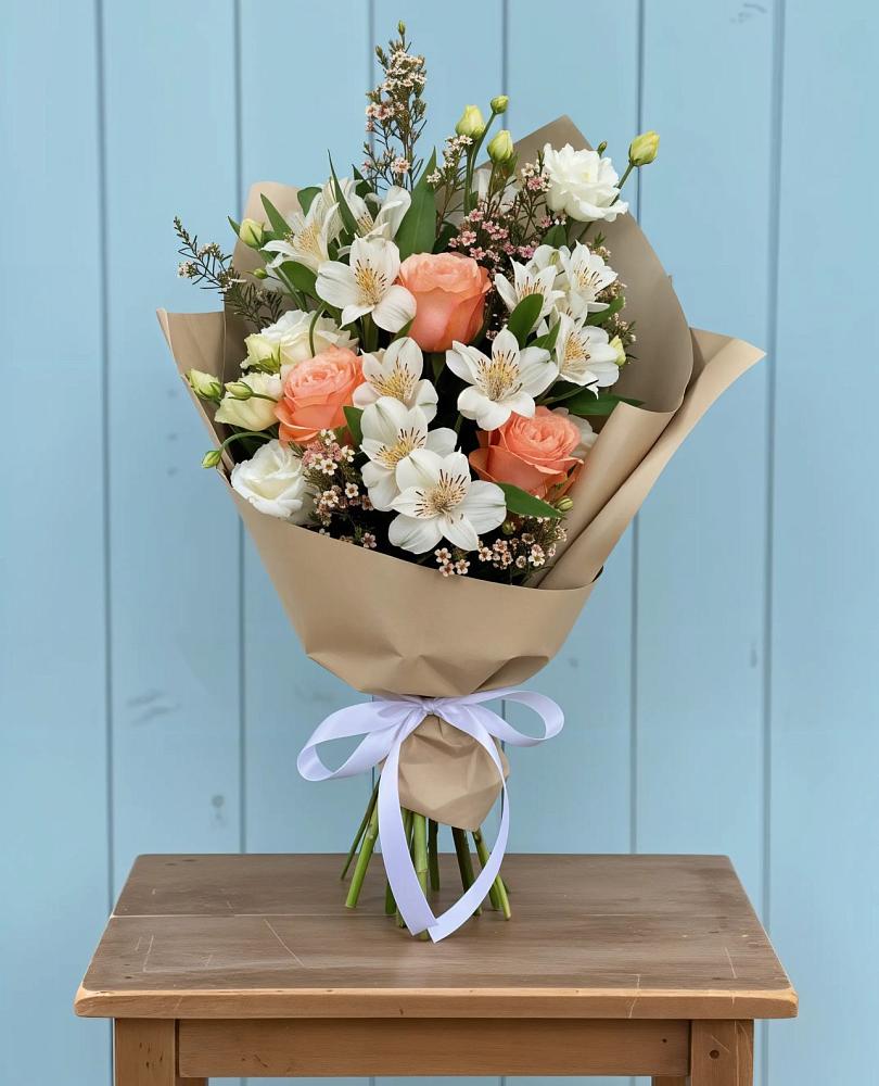 Букет цветов из: Альстромерии, Лизиантусы, Розы и Хризантемы в Курсавке